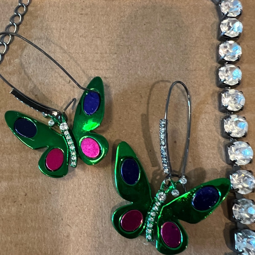 NEW BETSY JOHNSON Butterfly Jewelry Set - Picture 8 of 11